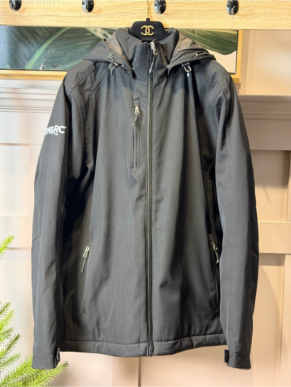 Black Women Elevate water-resistant tactical softshell jacket hood L Winter